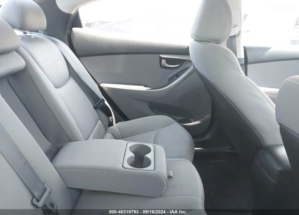 2012 HYUNDAI ELANTRA VIN: 5NPDH4AE5CH076753