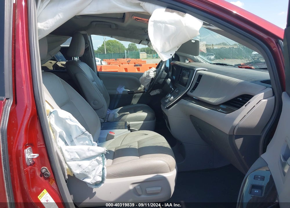 2015 TOYOTA SIENNA XLE 8 PASSENGER VIN: 5TDYK3DC1FS542071