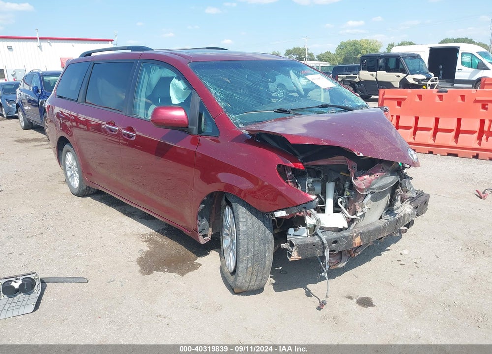 2015 TOYOTA SIENNA XLE 8 PASSENGER VIN: 5TDYK3DC1FS542071