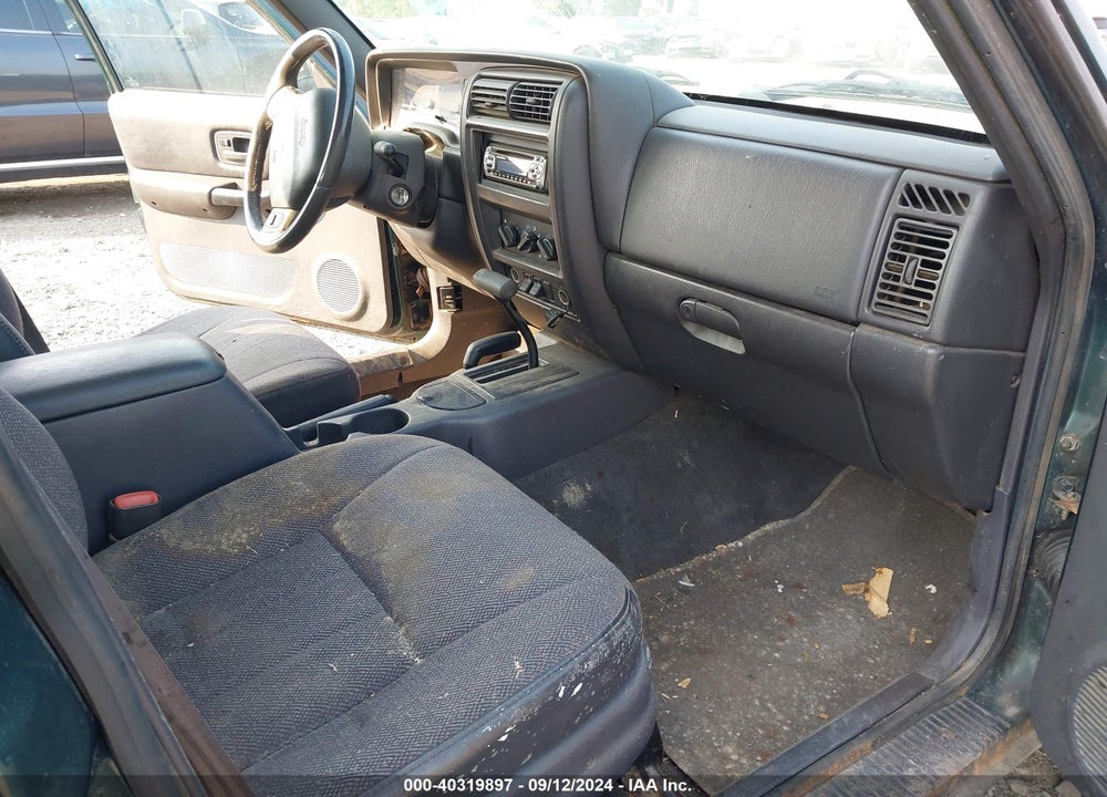 2001 JEEP CHEROKEE LIMITED/SPORT VIN: 1J4FF58S01L628601