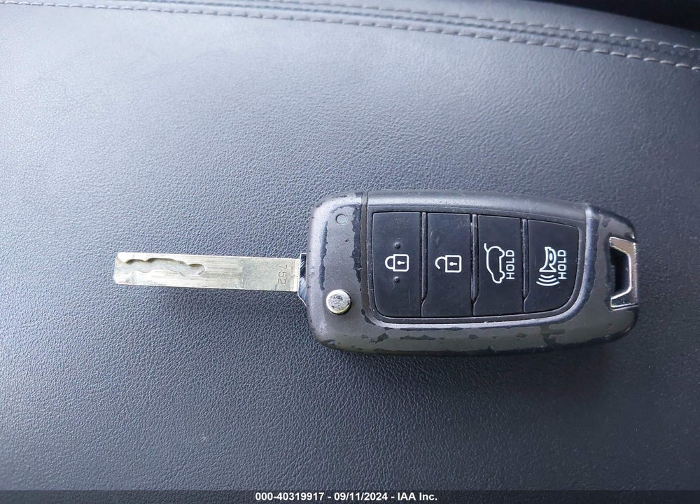 2019 HYUNDAI SANTA FE SE VIN: 5NMS2CAD0KH094891