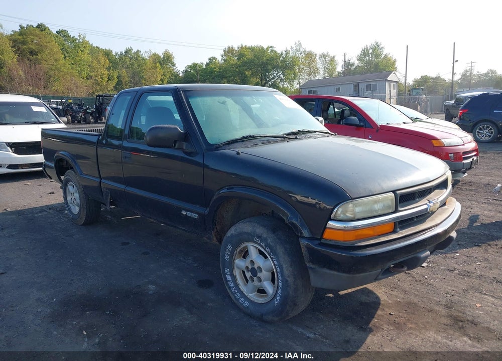 2003 CHEVROLET S-10 LS VIN: 1GCDT19X338244830