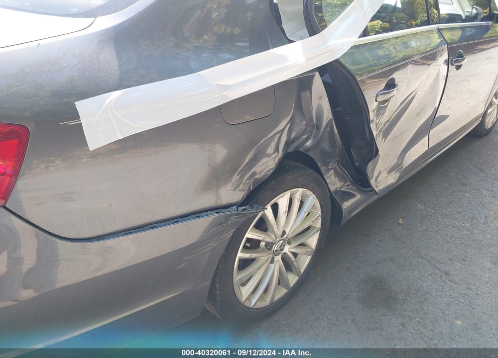 2012 VOLKSWAGEN JETTA 2.5L SEL VIN: 3VWLP7AJ4CM006813