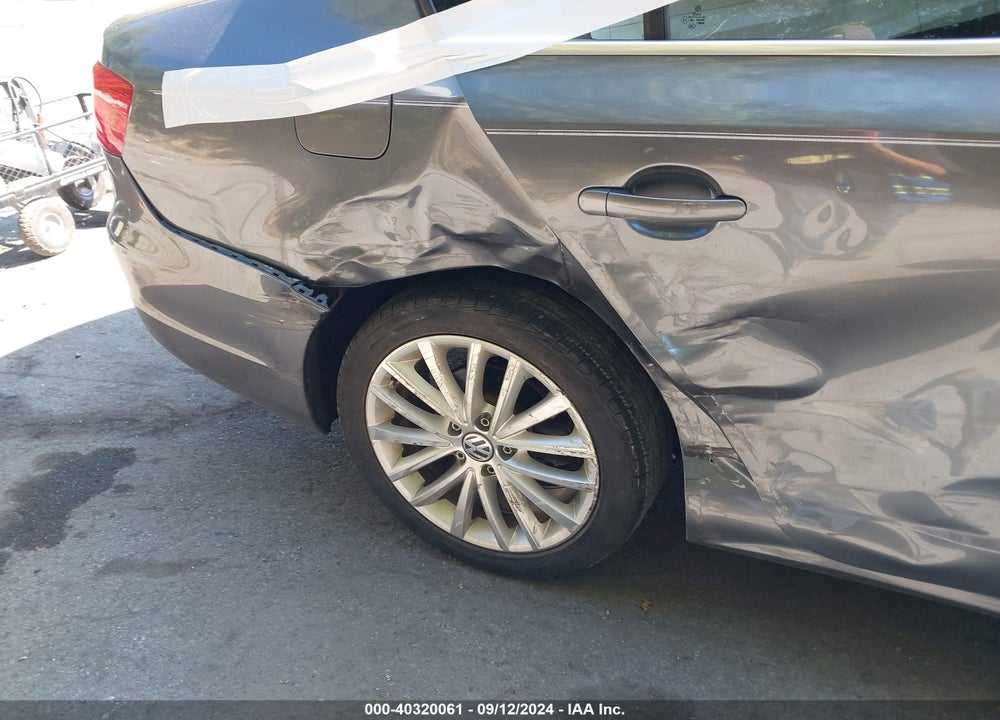 2012 VOLKSWAGEN JETTA 2.5L SEL VIN: 3VWLP7AJ4CM006813