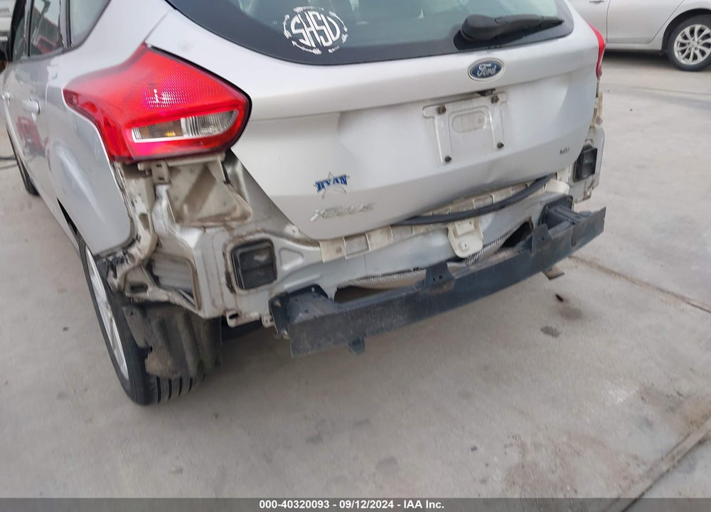 2017 FORD FOCUS SE VIN: 1FADP3K28HL303475