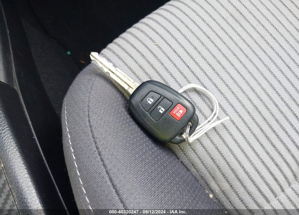 2015 TOYOTA RAV4 XLE VIN: 2T3WFREV9FW133216