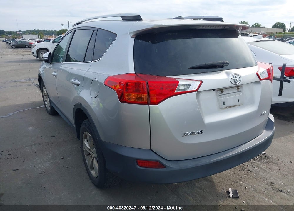 2015 TOYOTA RAV4 XLE VIN: 2T3WFREV9FW133216