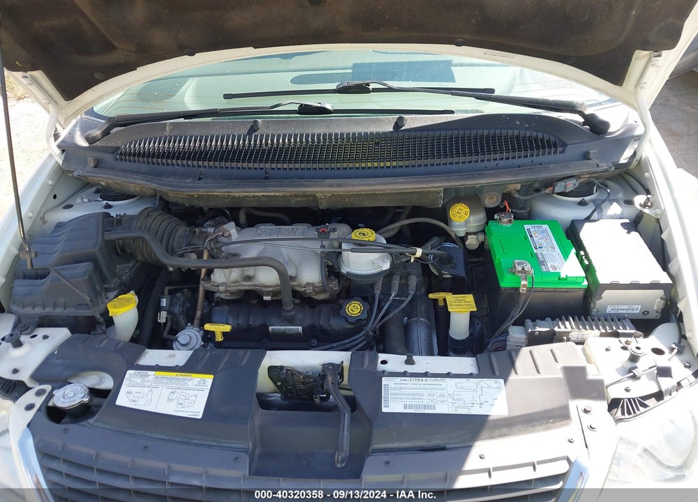 2001 CHRYSLER TOWN & COUNTRY LIMITED VIN: 2C8GP64L81R392037