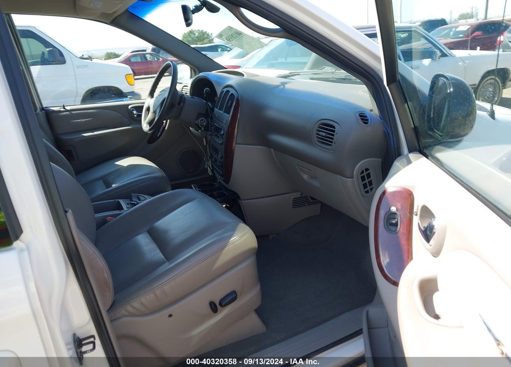 2001 CHRYSLER TOWN & COUNTRY LIMITED VIN: 2C8GP64L81R392037