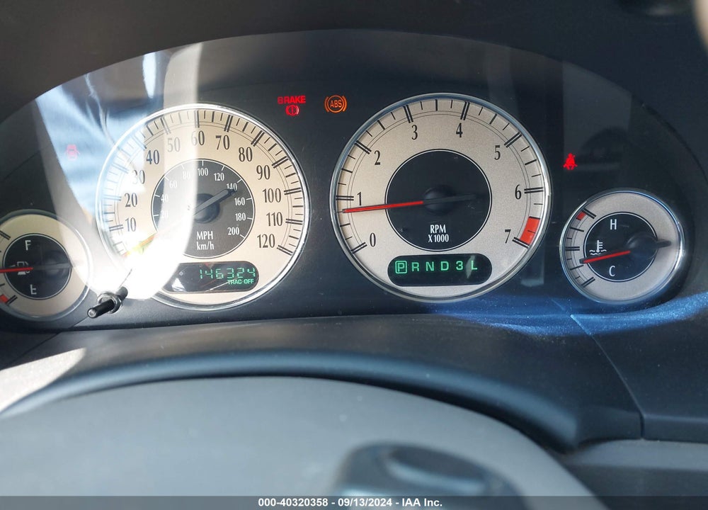 2001 CHRYSLER TOWN & COUNTRY LIMITED VIN: 2C8GP64L81R392037