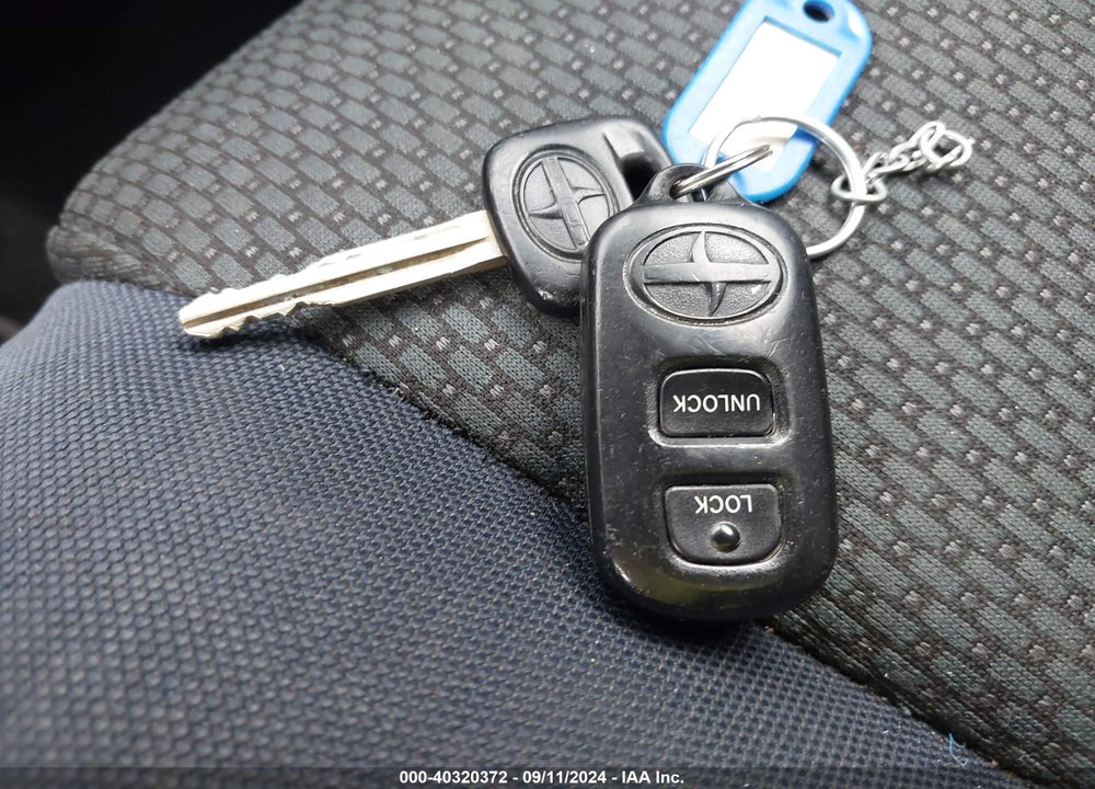 2006 SCION XB VIN: JTLKT324964077070