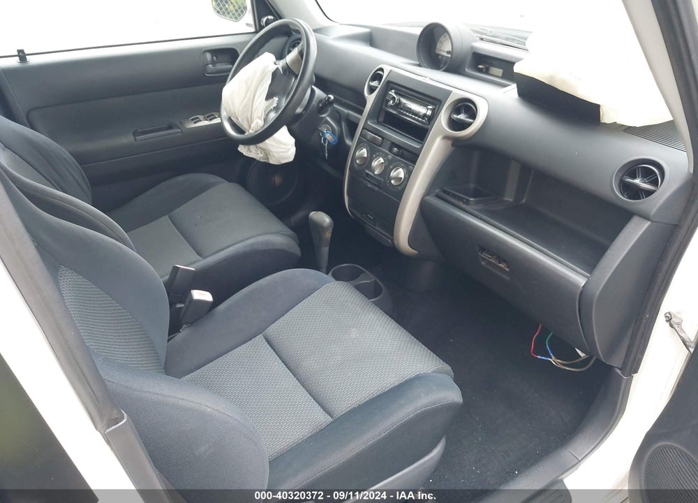 2006 SCION XB VIN: JTLKT324964077070