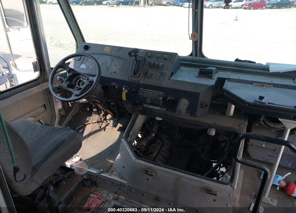 2011 WORKHORSE CUSTOM CHASSIS COMMERCIAL CHASSIS W62 VIN: 5B4LFG2E0B3443575