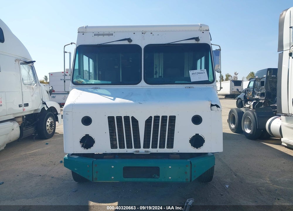 2011 WORKHORSE CUSTOM CHASSIS COMMERCIAL CHASSIS W62 VIN: 5B4LFG2E0B3443575