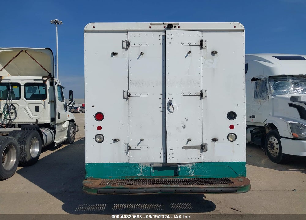 2011 WORKHORSE CUSTOM CHASSIS COMMERCIAL CHASSIS W62 VIN: 5B4LFG2E0B3443575