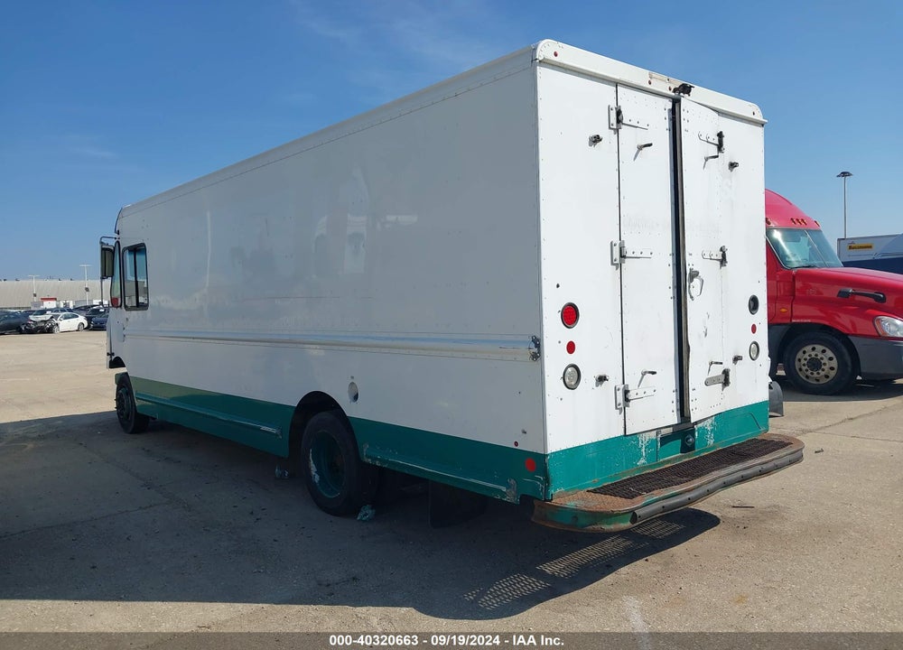 2011 WORKHORSE CUSTOM CHASSIS COMMERCIAL CHASSIS W62 VIN: 5B4LFG2E0B3443575