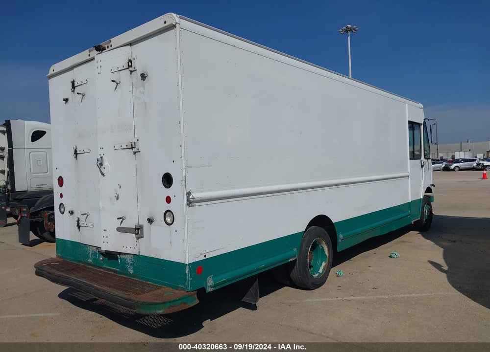 2011 WORKHORSE CUSTOM CHASSIS COMMERCIAL CHASSIS W62 VIN: 5B4LFG2E0B3443575