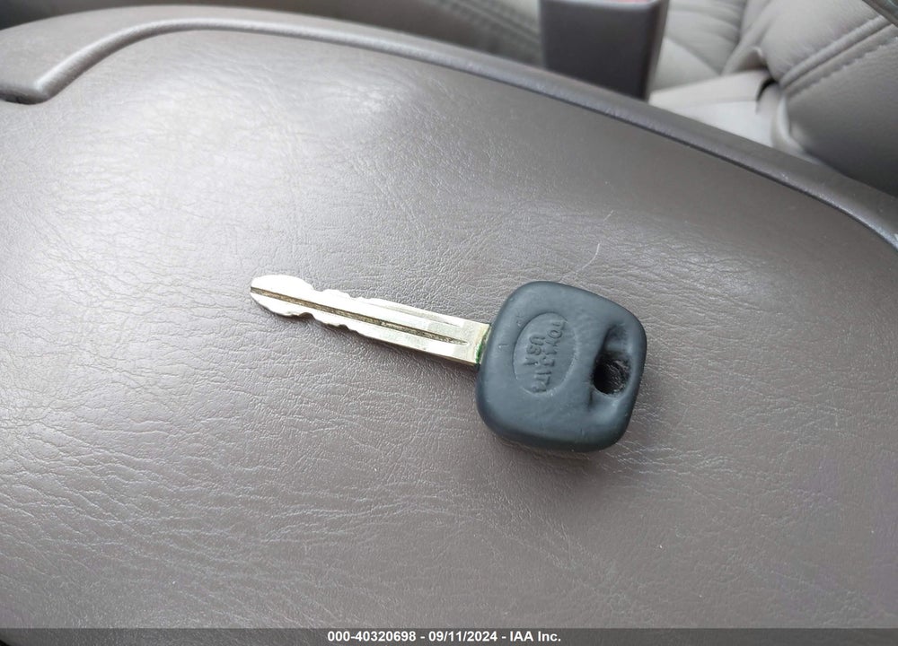 2002 TOYOTA SEQUOIA SR5 VIN: 5TDZT34A12S090441