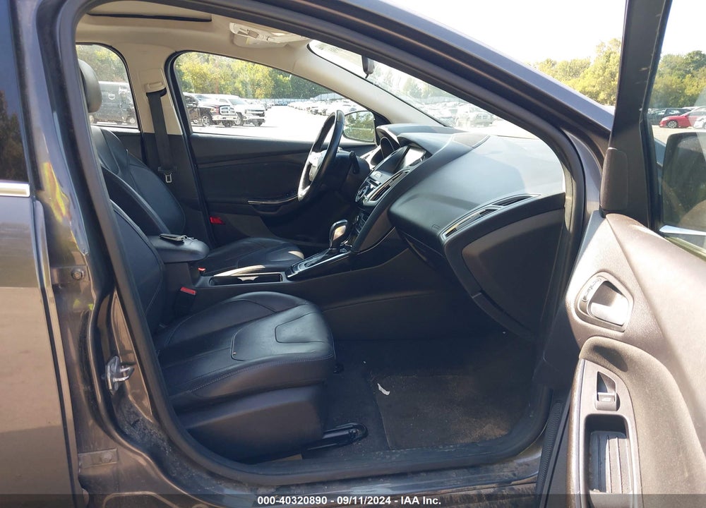 2015 FORD FOCUS TITANIUM VIN: 1FADP3N28FL230276