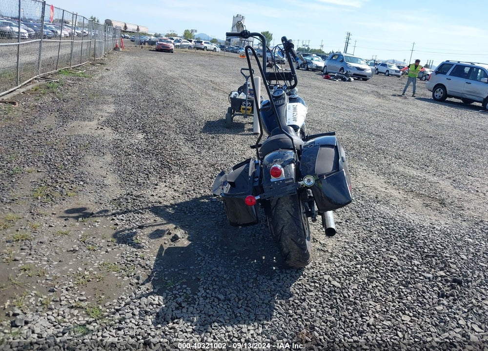 2011 HARLEY-DAVIDSON FXDB VIN: 1HD1GX413BC307237