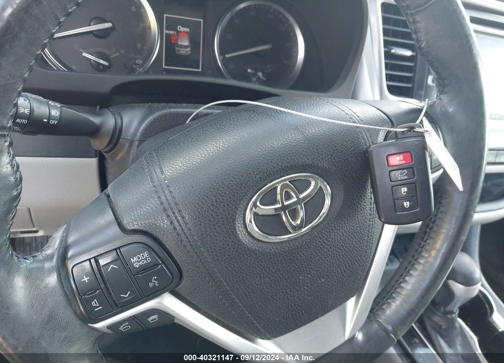 2015 TOYOTA HIGHLANDER LIMITED V6 VIN: 5TDYKRFH0FS088701