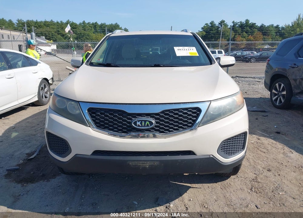 2011 KIA SORENTO LX V6 VIN: 5XYKTDA21BG114853