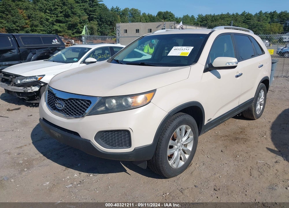 2011 KIA SORENTO LX V6 VIN: 5XYKTDA21BG114853