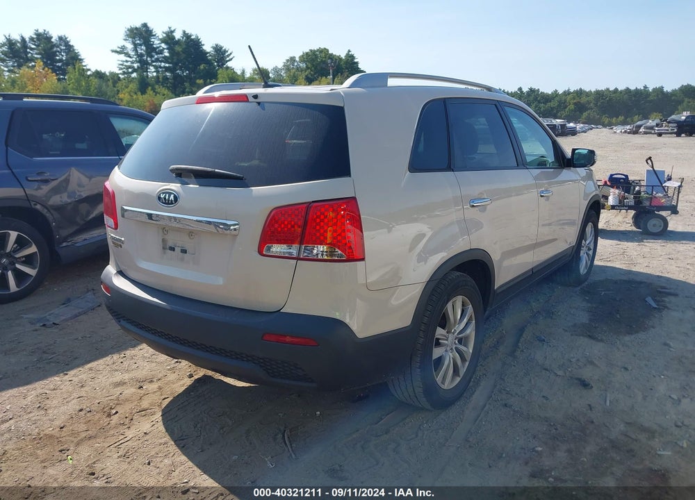 2011 KIA SORENTO LX V6 VIN: 5XYKTDA21BG114853