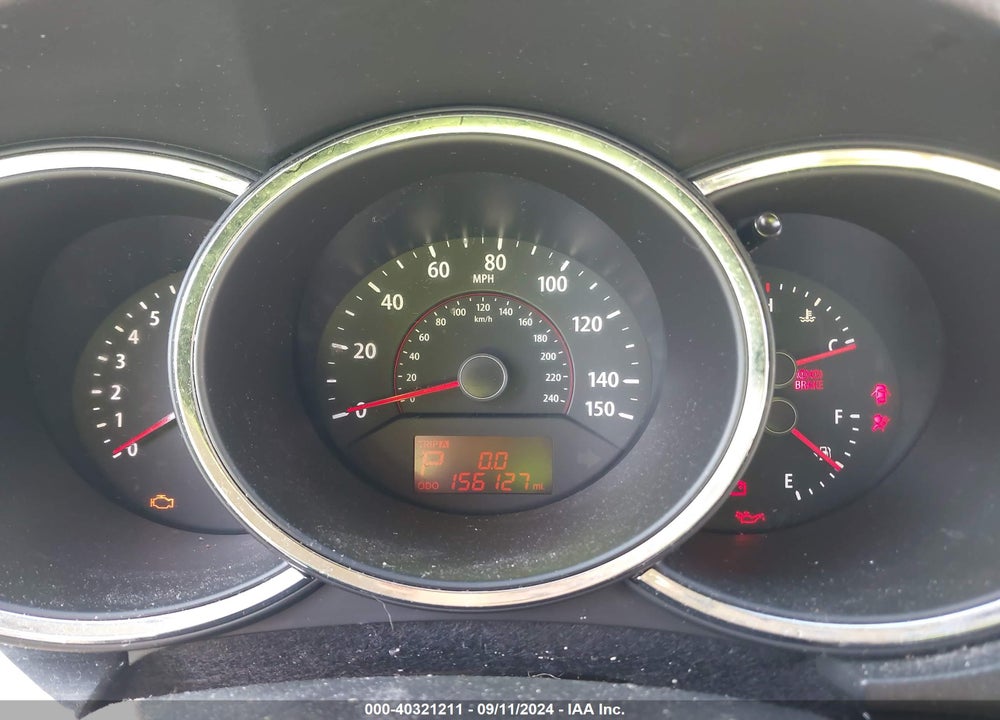 2011 KIA SORENTO LX V6 VIN: 5XYKTDA21BG114853