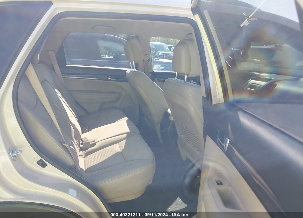 2011 KIA SORENTO LX V6 VIN: 5XYKTDA21BG114853