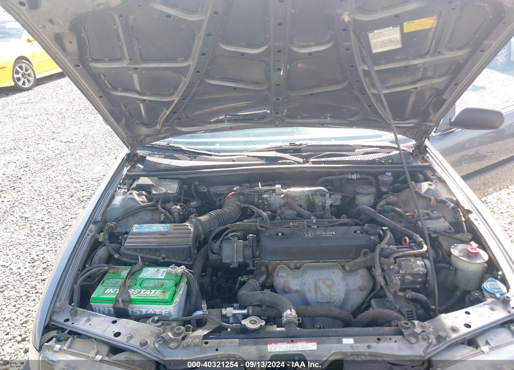 1992 HONDA ACCORD DX VIN: 1HGCB7542NA073563