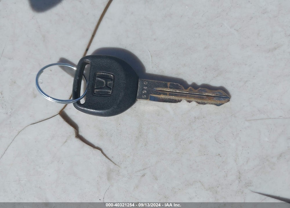 1992 HONDA ACCORD DX VIN: 1HGCB7542NA073563