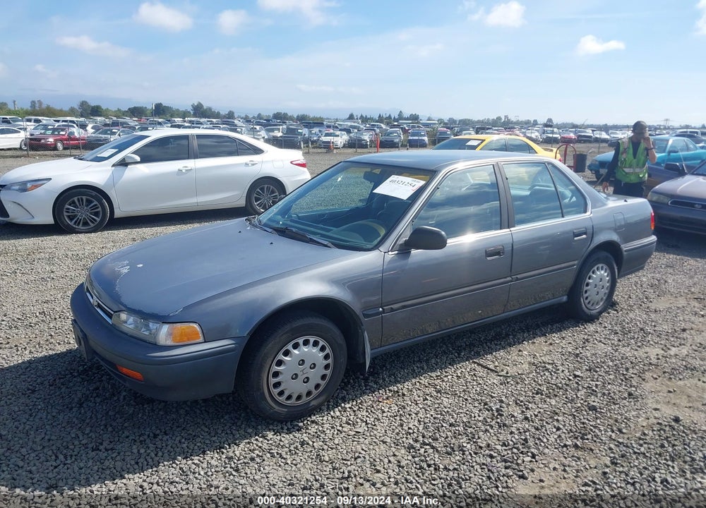 1992 HONDA ACCORD DX VIN: 1HGCB7542NA073563
