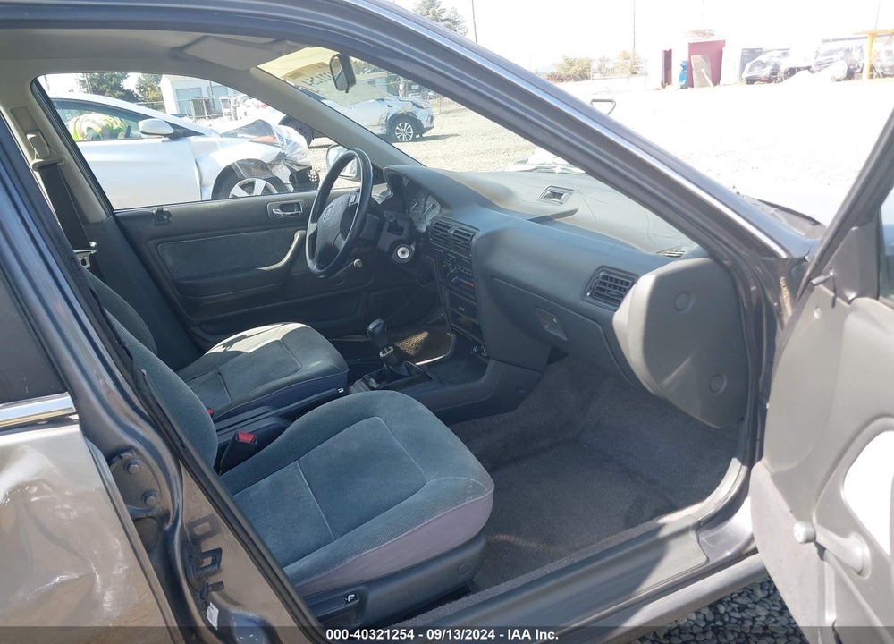 1992 HONDA ACCORD DX VIN: 1HGCB7542NA073563