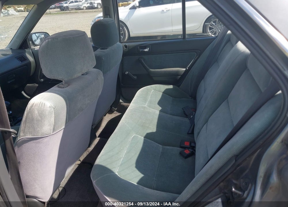 1992 HONDA ACCORD DX VIN: 1HGCB7542NA073563