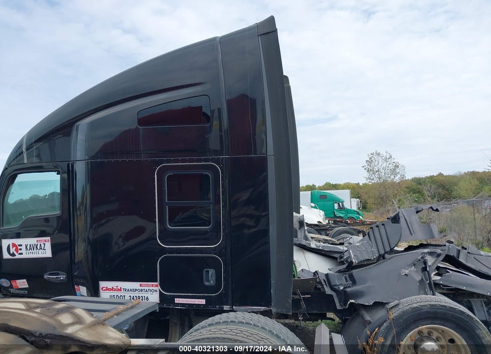 2017 KENWORTH T680 VIN: 1XKYDP9X3HJ121955