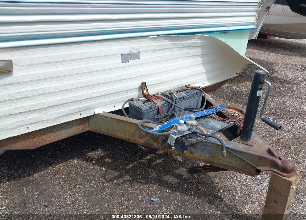 1994 FLEETWOOD PROWLER 30 VIN: 1EC1R3024R2371820