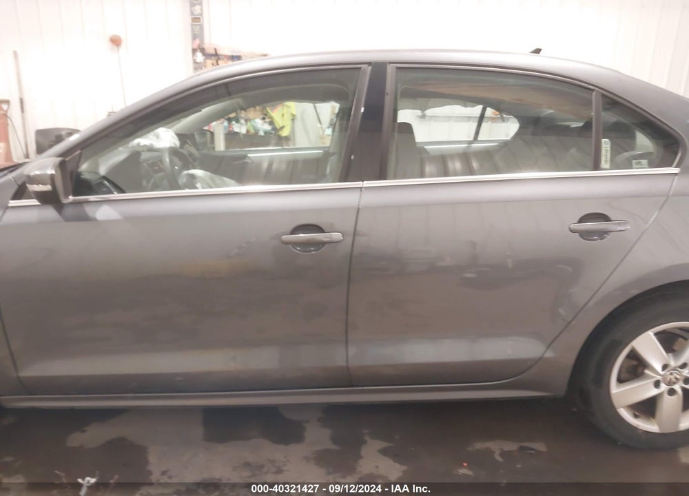 2012 VOLKSWAGEN JETTA 2.0L TDI VIN: 3VW3L7AJ1CM043328