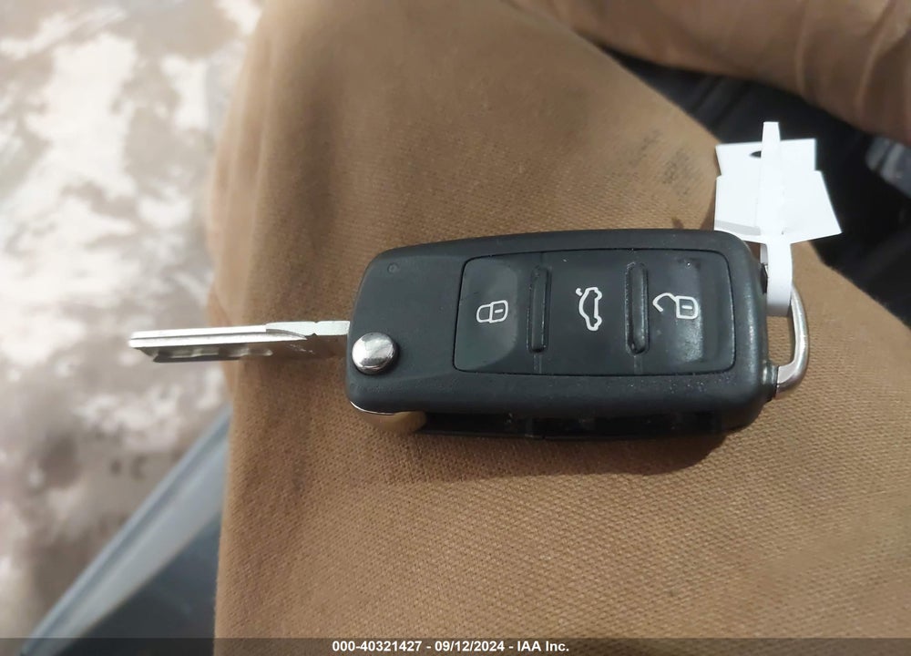 2012 VOLKSWAGEN JETTA 2.0L TDI VIN: 3VW3L7AJ1CM043328
