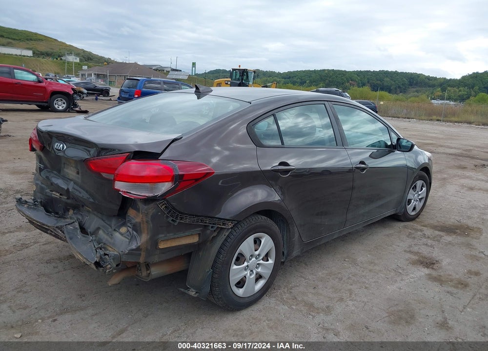 2018 KIA FORTE LX VIN: 3KPFL4A77JE194166