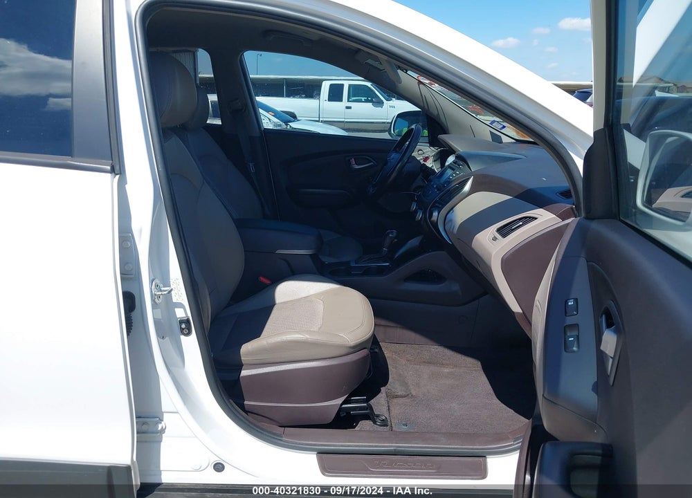 2015 HYUNDAI TUCSON SE VIN: KM8JU3AG7FU978353