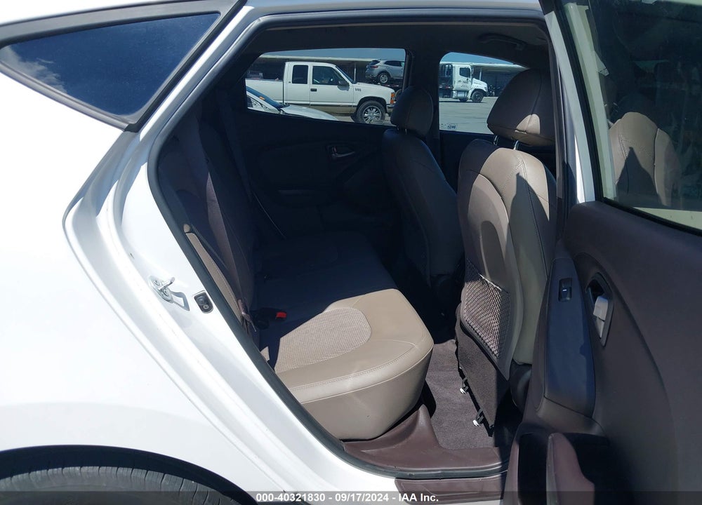 2015 HYUNDAI TUCSON SE VIN: KM8JU3AG7FU978353