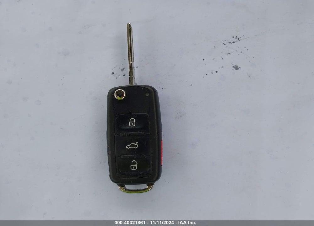 2012 VOLKSWAGEN JETTA 2.5L SE VIN: 3VWDP7AJ7CM418051
