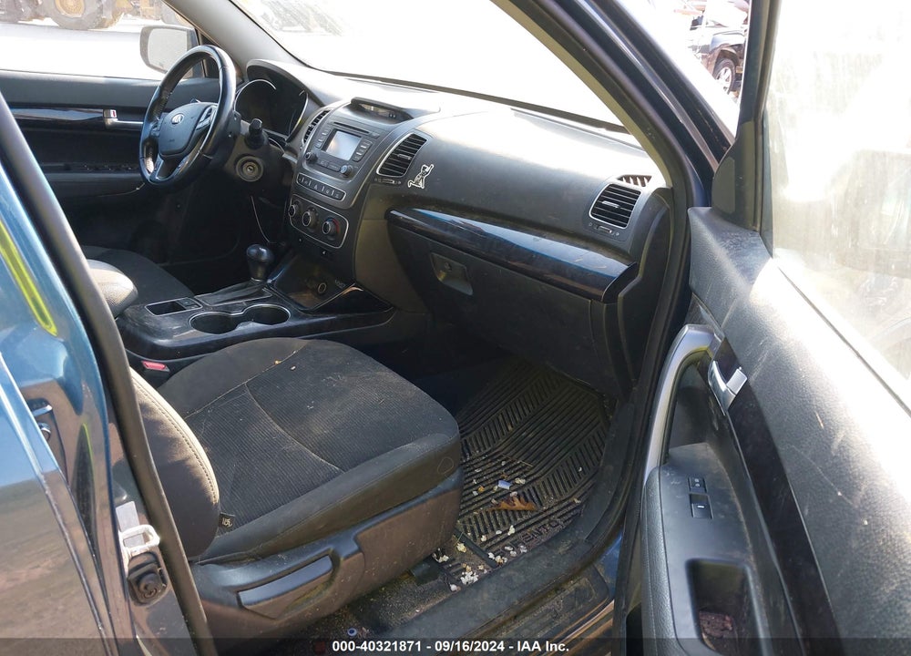 2014 KIA SORENTO LX V6 VIN: 5XYKTDA79EG444434