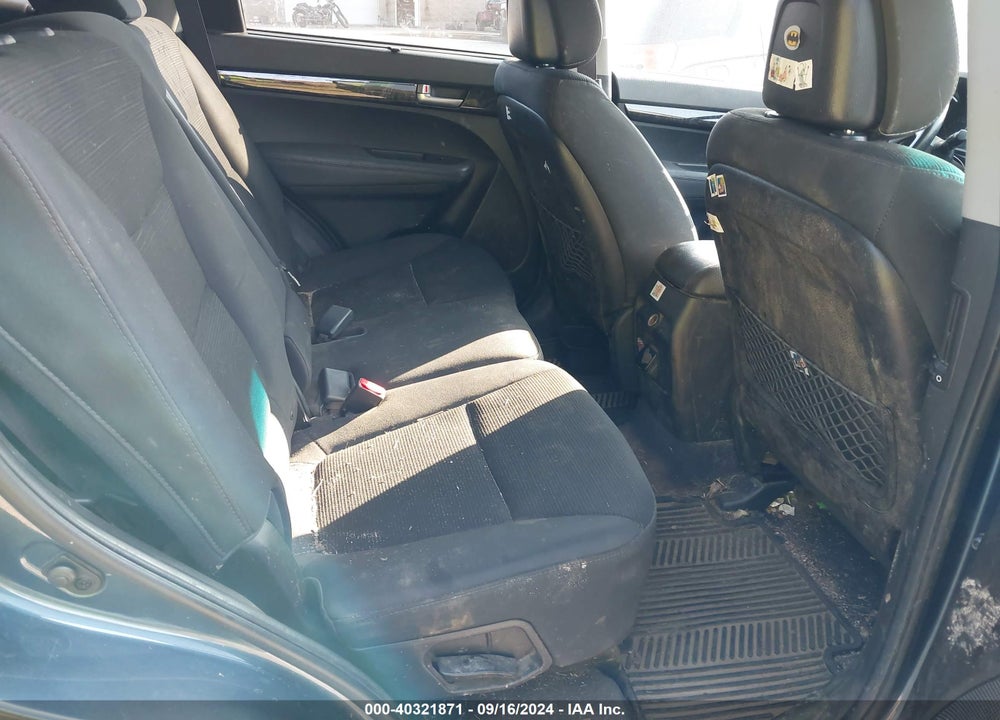 2014 KIA SORENTO LX V6 VIN: 5XYKTDA79EG444434