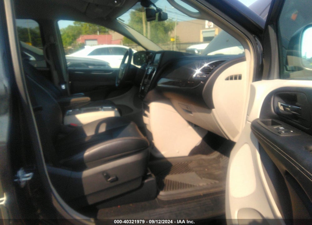 2011 CHRYSLER TOWN & COUNTRY TOURING-L VIN: 2A4RR8DG8BR803581