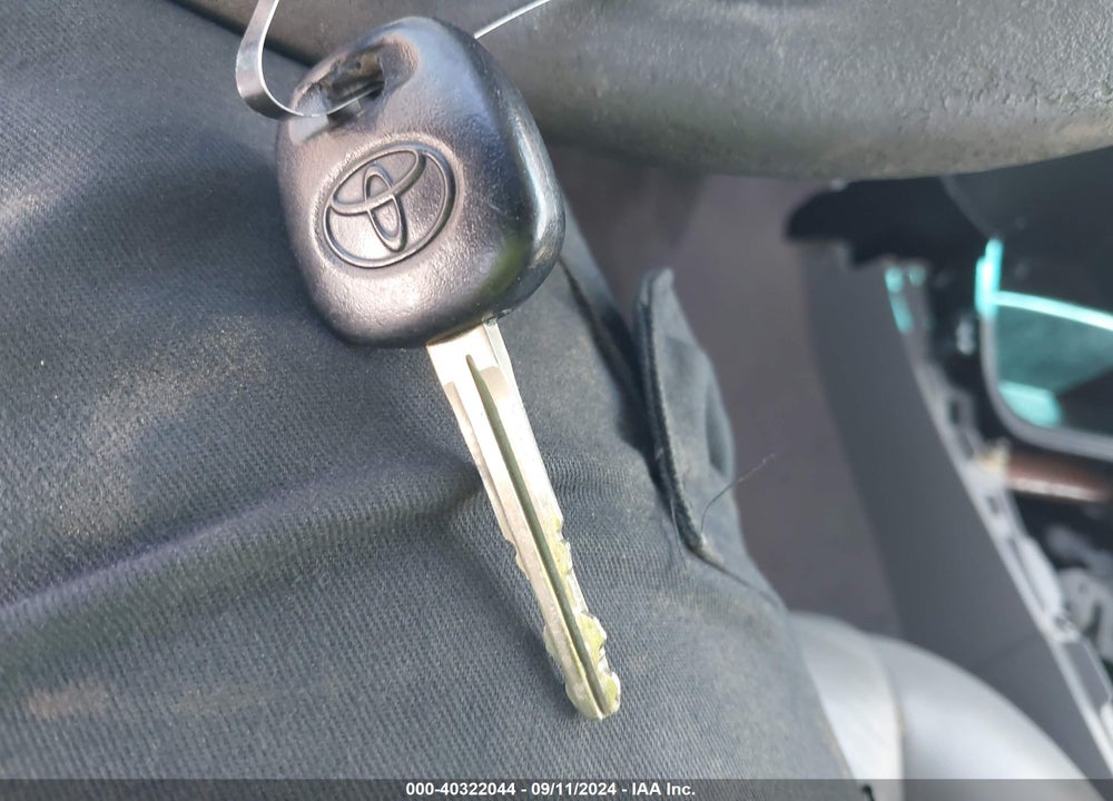2002 TOYOTA CAMRY XLE V6 VIN: 4T1BF30K12U025989