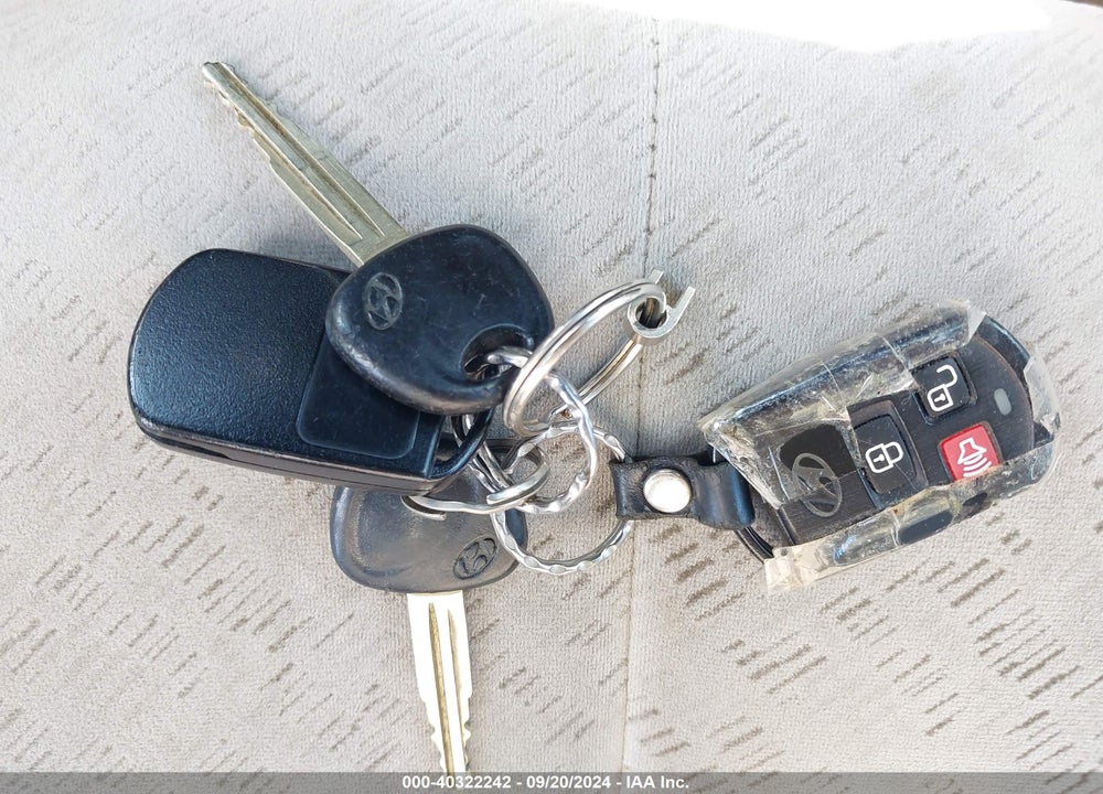 2005 HYUNDAI ELANTRA GLS/GT VIN: KMHDN46DX5U990221