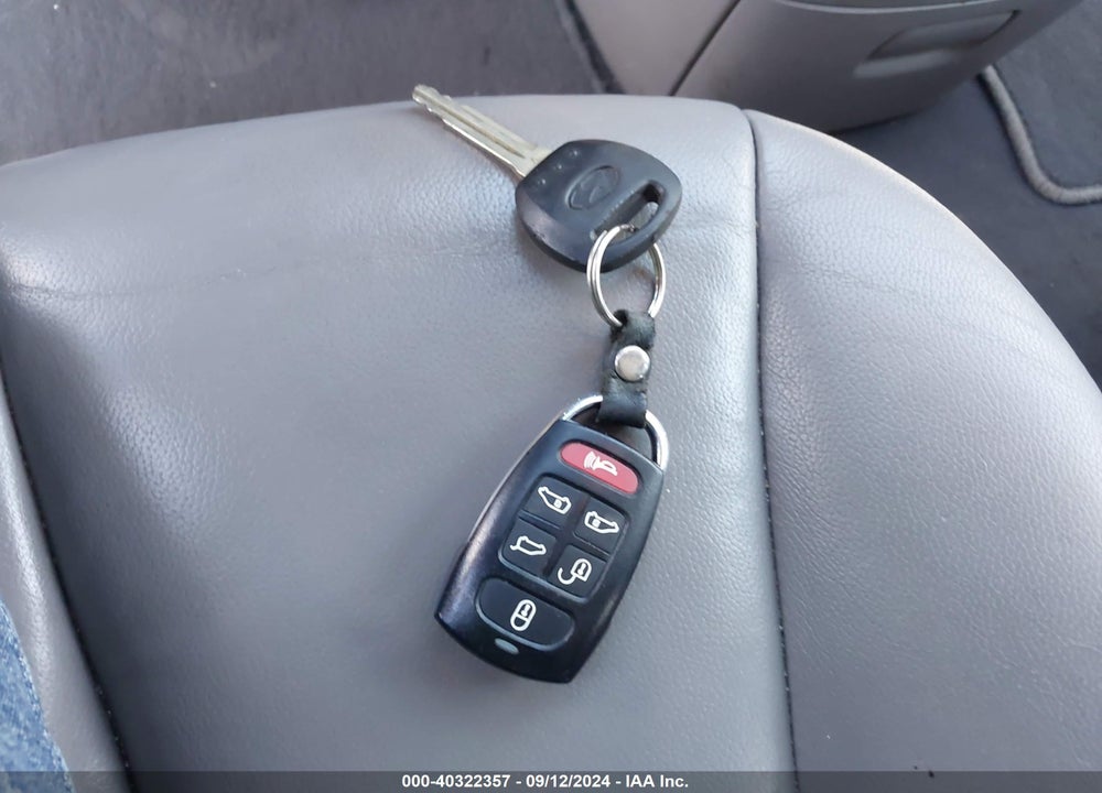 2008 HYUNDAI ENTOURAGE GLS/LIMITED VIN: KNDMC233886048039