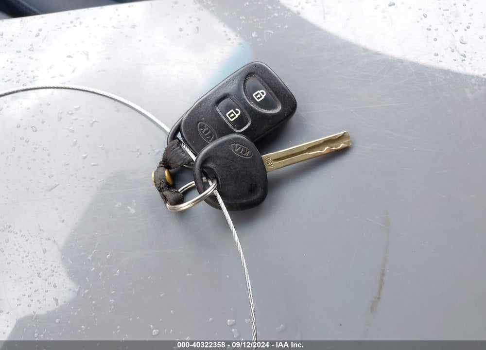 2012 KIA SORENTO LX VIN: 5XYKTCA64CG270836